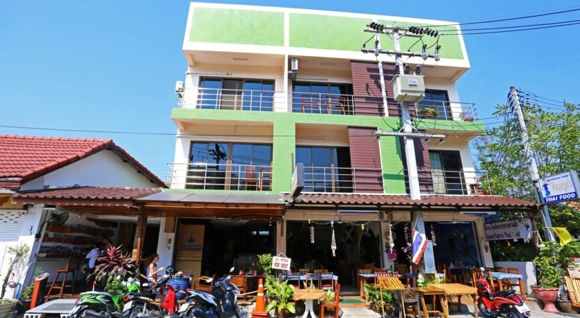 Baan Kamala Hostel And Guesthouse