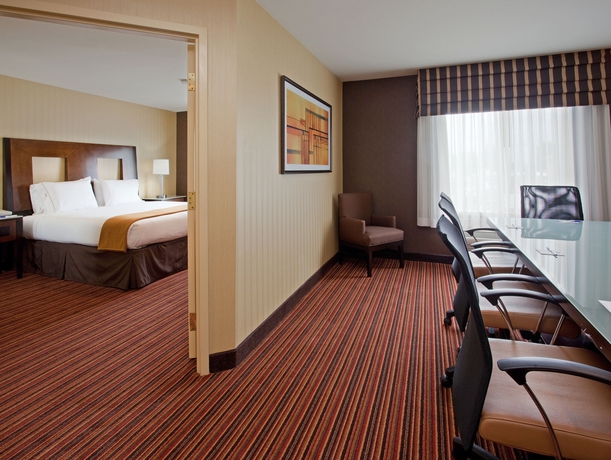 Holiday Inn Express Hotel And Suites Belmont