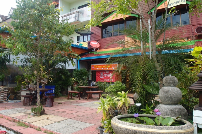 Khao Lak Traveller Lodge