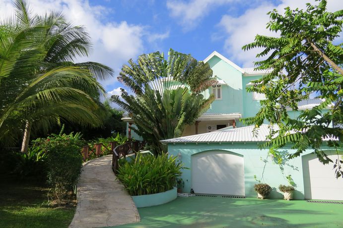 Seaberry Tropical Villa