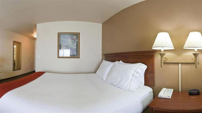 Holiday Inn Express and Suites Brookings