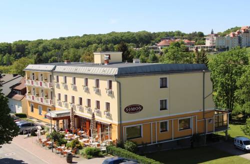 Simon - Hotel & Café