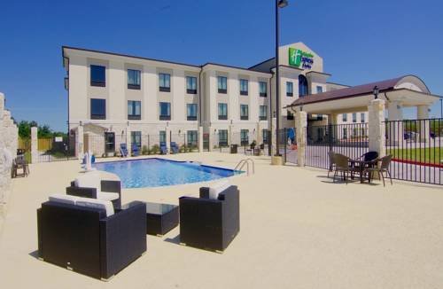 Holiday Inn Express and Suites Cuero