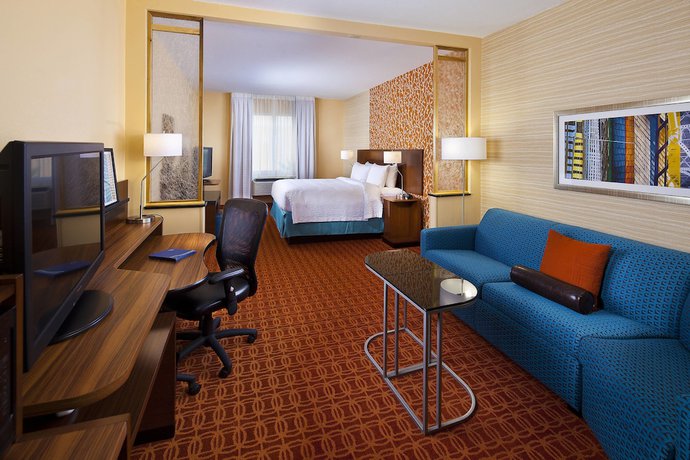 Holiday Inn Express & Suites Houston Hobby Airport